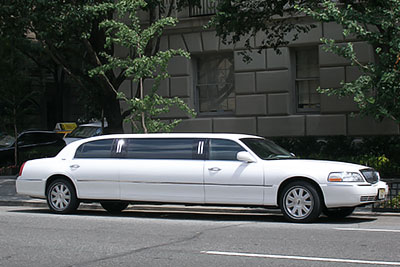 LINCOLN TOWN CAR ➨ Stretchlimousine in Düsseldorf mieten ✓