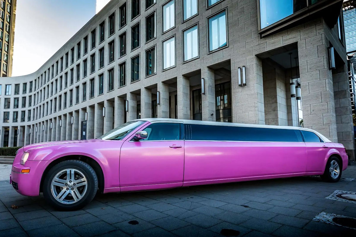 Chrysler 300C in PINK