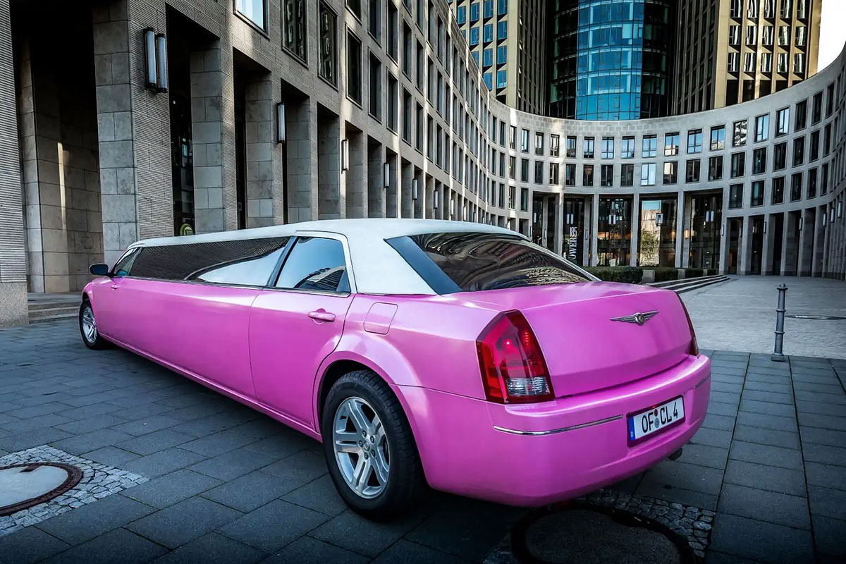 Chrysler 300C in PINK