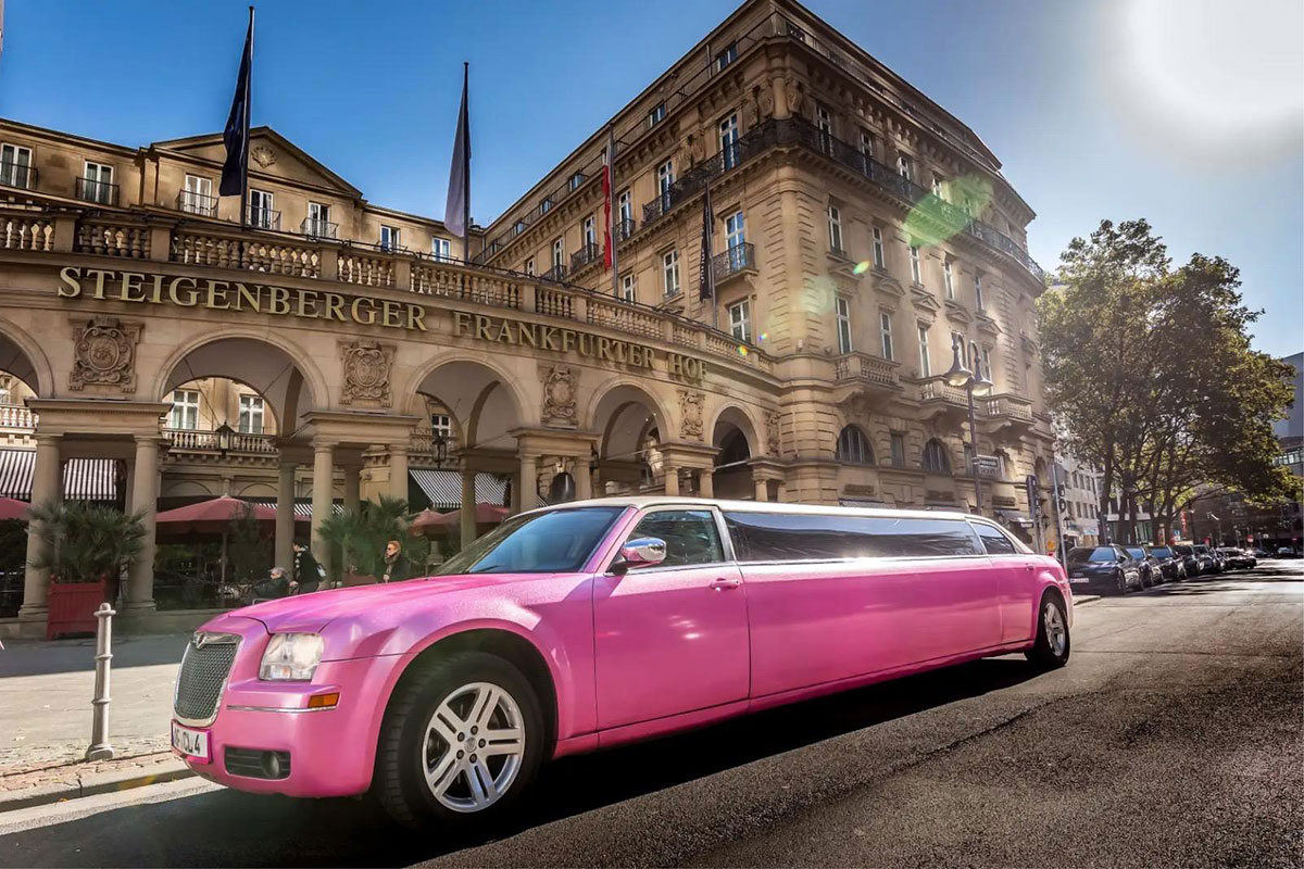 Chrysler 300C in PINK