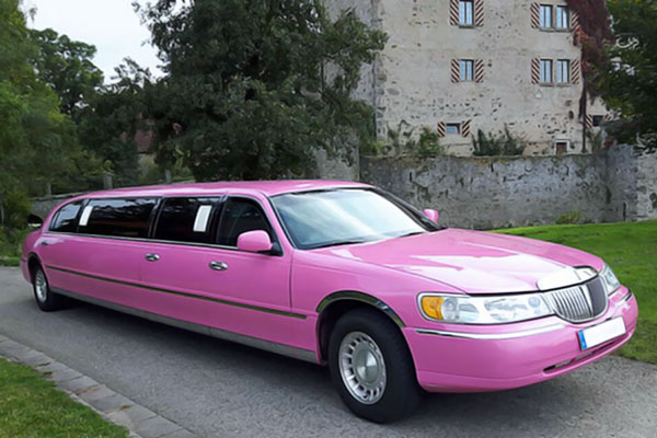 LINCOLN TOWN CAR ➨ pinke Stretchlimo in Nürnberg mieten ✓