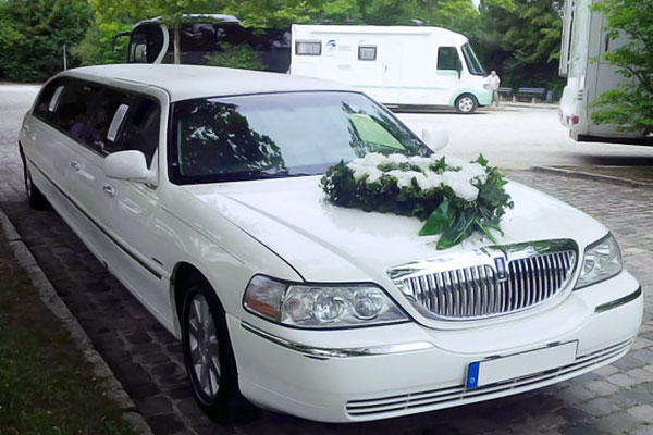 LINCOLN TOWN CAR ➨ Stretchlimo in Nürnberg mieten ✓