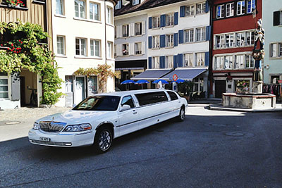 LINCOLN TOWN CAR ➨ Stretchlimos aus Zürich ✓ Partylimo für Schweiz ✓