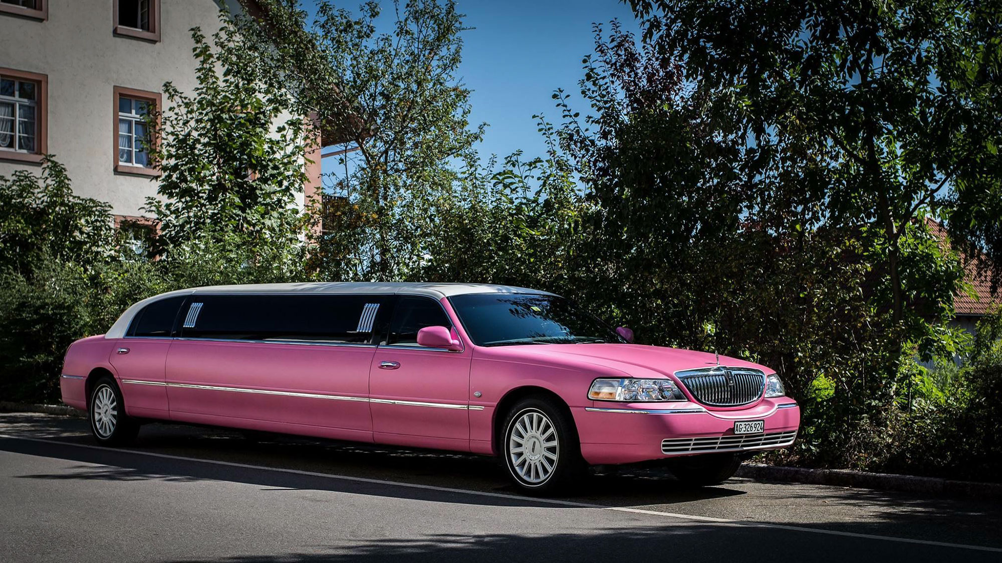 Pinke Stretchlimo in Zürich mieten